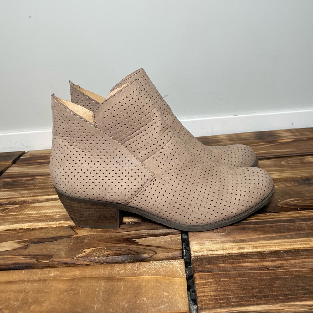 ME TOO Womens Zinnia 8 Nubuck Comfort Ankle Boots Size 9.5